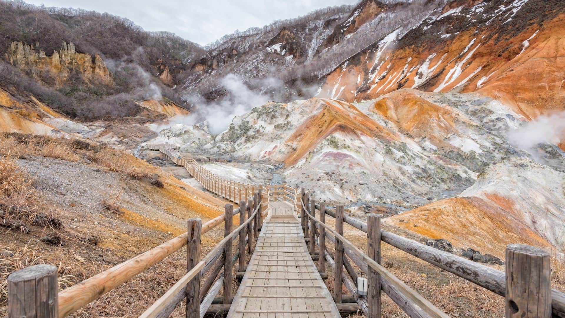 Recorrido a través del Valle del Infierno en Japón