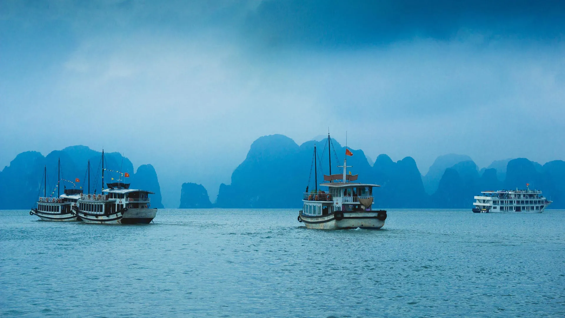 Bahía de Halong, espectáculo para los ojos 