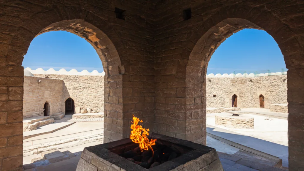 Templo del Fuego de Ateshgah — Atravesando el Cáucaso