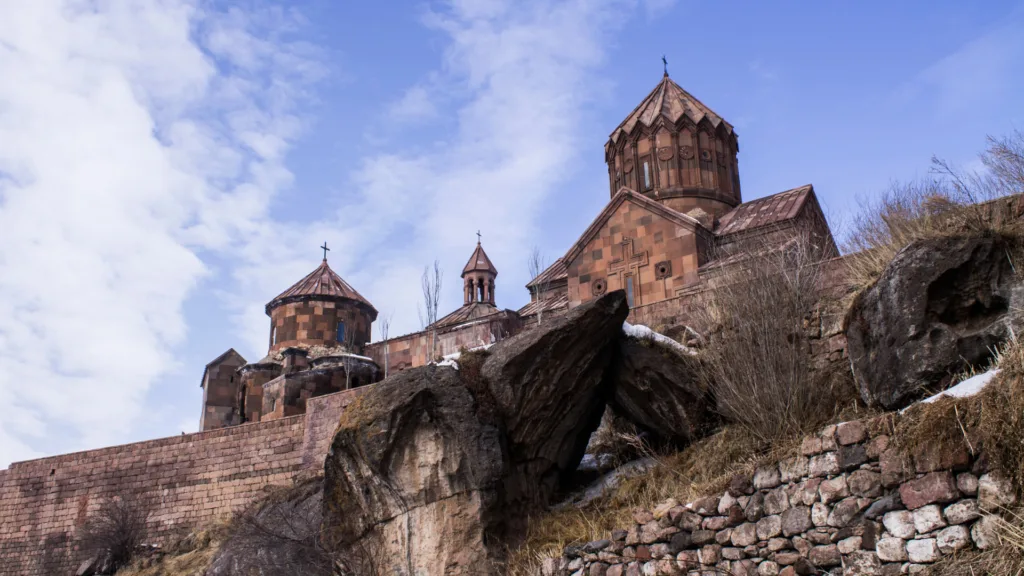 Monasterio de Harichavank — Armenia Básico en grupo