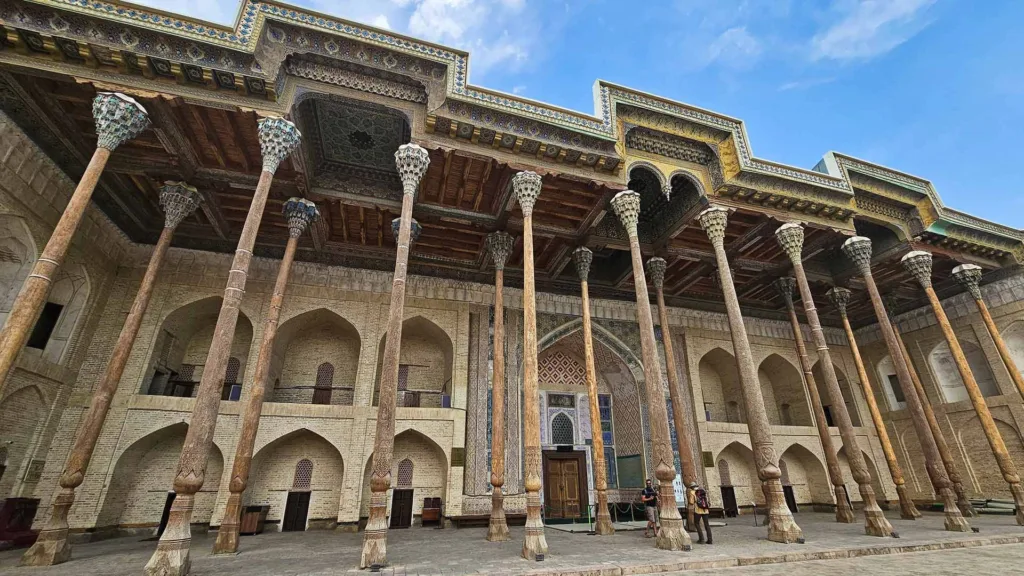 Mezquita Bolo Hauz, Bukhara — Uzbekistán con Kazajistán
