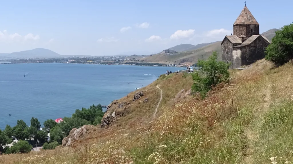 Monasterio de lago Sevan, Armenia — Georgia y Armenia en Privado