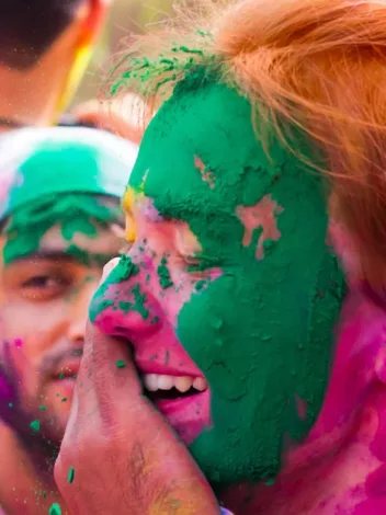 Pr Holi Dreamstime Xl