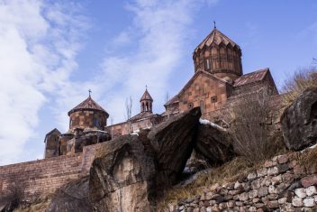Monasterio de Harichavank — Armenia Básico en grupo