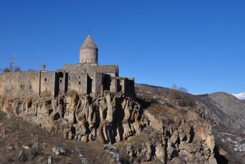 Monasterio de Tatev — Armenia en grupo
