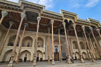 Mezquita Bolo Hauz, Bukhara — Uzbekistán con Kazajistán