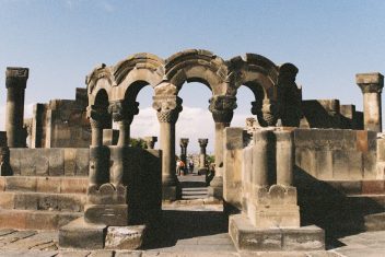 Catedral de Zvartnots, Armenia — Georgia y Armenia, Viaje en grupo
